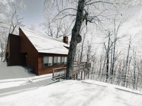 Winter Retreat at Oak Ledge! Ski Tips & Cozy Sips